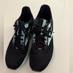 Brooks Launch GTS Size 10